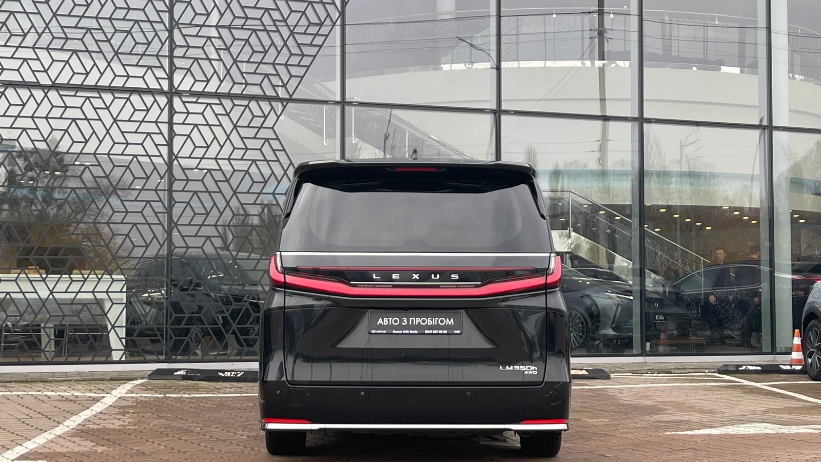 Lexus LM 350h 2024 року з пробігом 54476 км, Універсал, Лексус Київ Захід, м.Київ - 5460000 ГРН | Фото № 4