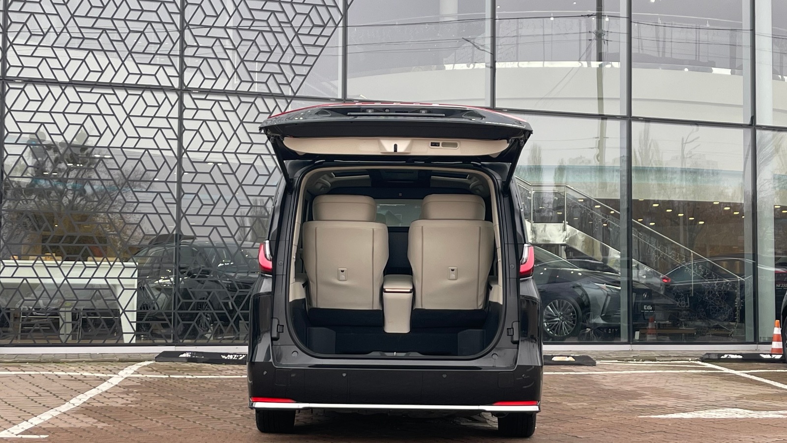 Lexus LM 350h 2024 року з пробігом 54476 км, Універсал, Лексус Київ Захід, м.Київ - 5460000 ГРН | Фото № 10