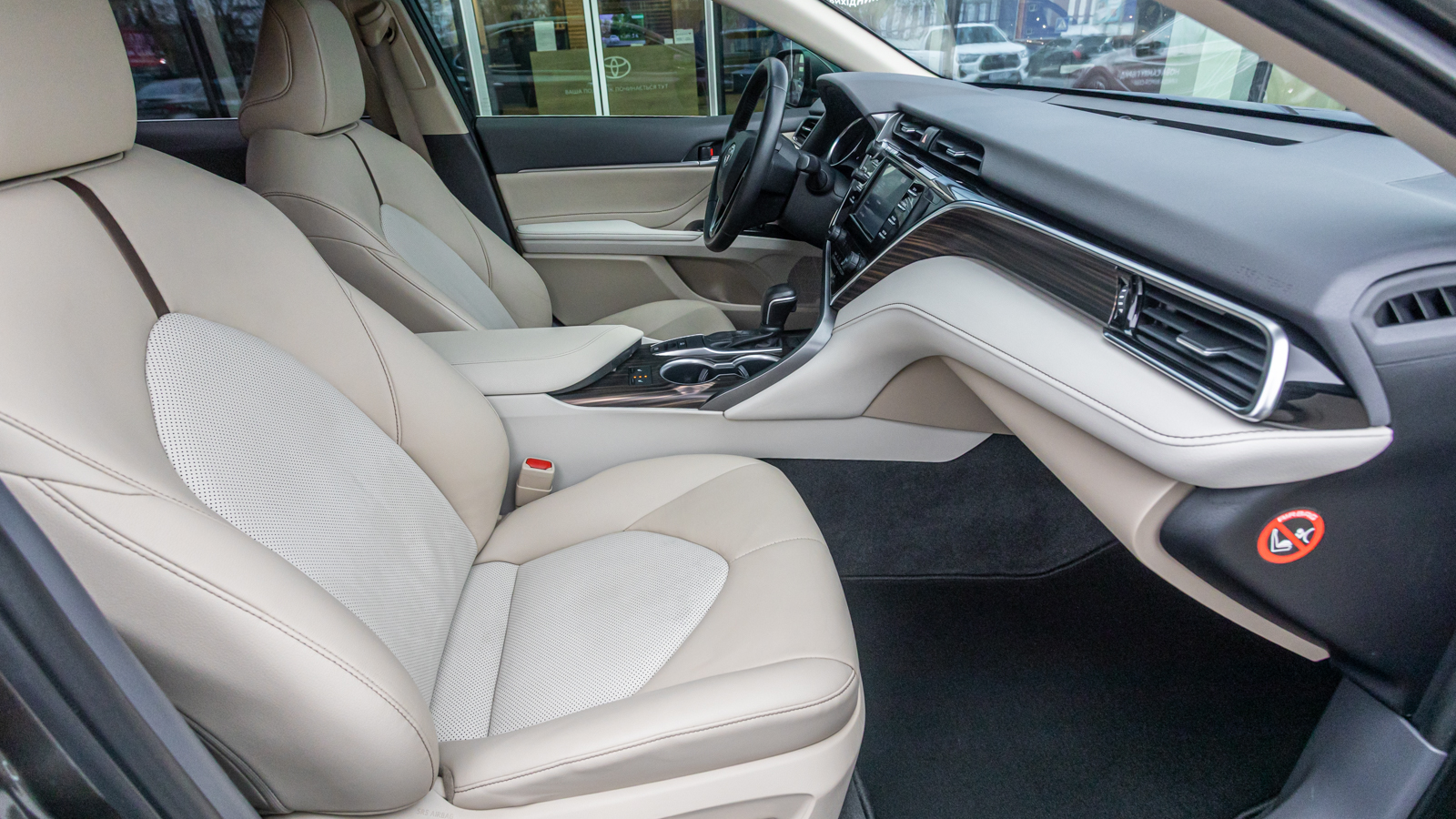 Toyota CAMRY 2018 року з пробігом 143023 км, Седан, Тойота Центр Дніпро "Алмаз Мотор" на Запорізькому шосе, м.Дніпро - 924000 ГРН | Фото № 6