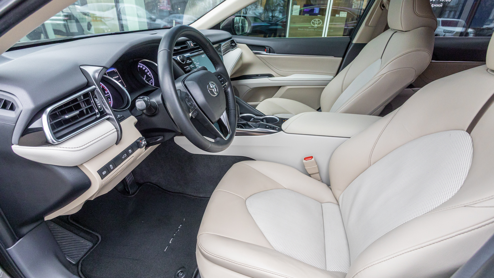 Toyota CAMRY 2018 року з пробігом 143023 км, Седан, Тойота Центр Дніпро "Алмаз Мотор" на Запорізькому шосе, м.Дніпро - 924000 ГРН | Фото № 12