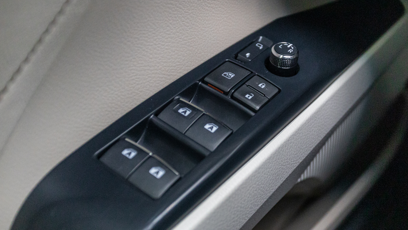 Toyota CAMRY 2018 року з пробігом 143023 км, Седан, Тойота Центр Дніпро "Алмаз Мотор" на Запорізькому шосе, м.Дніпро - 924000 ГРН | Фото № 20