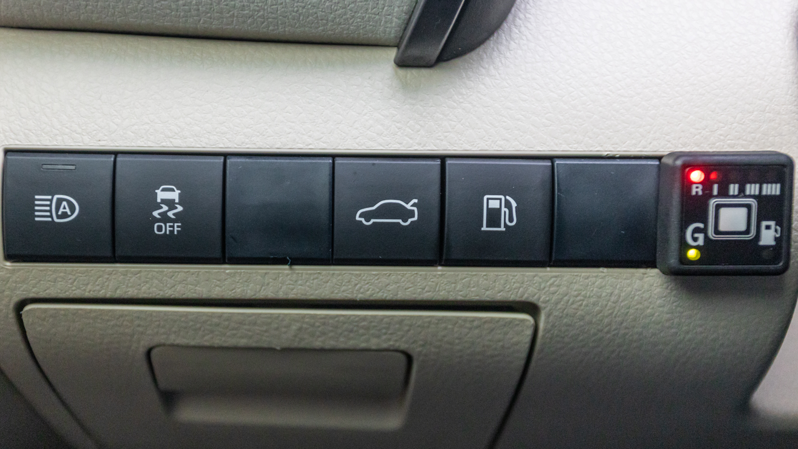 Toyota CAMRY 2018 року з пробігом 143023 км, Седан, Тойота Центр Дніпро "Алмаз Мотор" на Запорізькому шосе, м.Дніпро - 924000 ГРН | Фото № 21