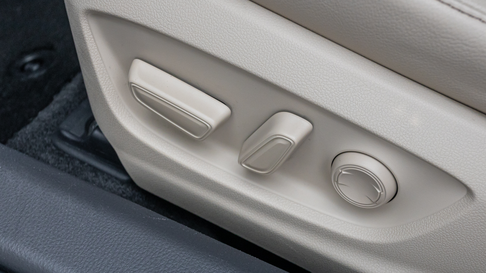 Toyota CAMRY 2018 року з пробігом 143023 км, Седан, Тойота Центр Дніпро "Алмаз Мотор" на Запорізькому шосе, м.Дніпро - 924000 ГРН | Фото № 29