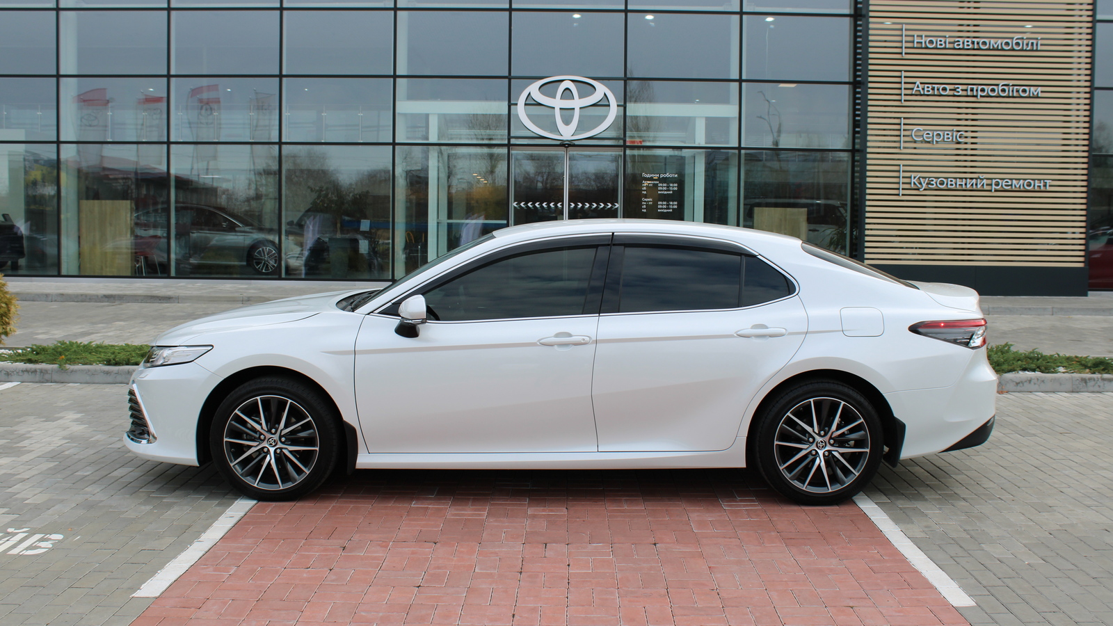 Toyota CAMRY 2023 року з пробігом 23599 км, Седан, Тойота Центр Черкаси "Мотор Сіті", м.Черкаси - 1659000 ГРН | Фото № 3