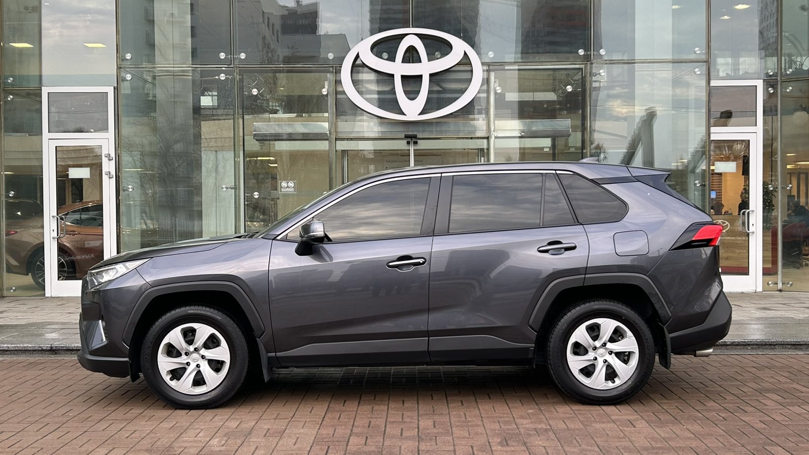 Toyota RAV4 2020 року з пробігом 51479 км, Універсал, Тойота Центр Київ "Автосаміт Укравто", м.Київ - 1200600 ГРН | Фото № 3