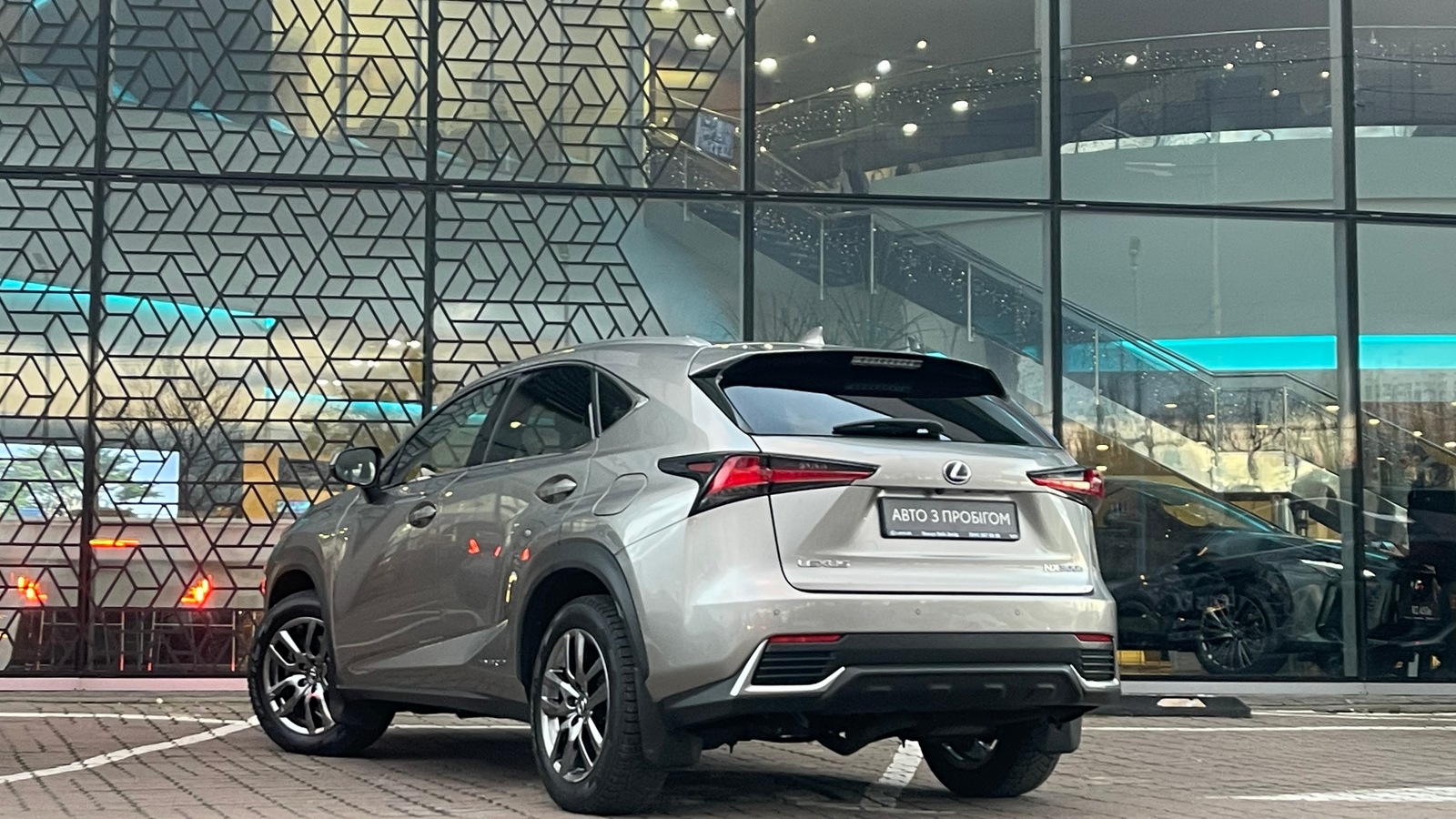 Lexus NX 2018 року, Універсал, Лексус Київ Захід, м.Київ | Фото № 2 Lexus NX 2018 року з пробігом 90243 км, Універсал, Лексус Київ Захід, м.Київ - 1472000 ГРН | Фото № 2