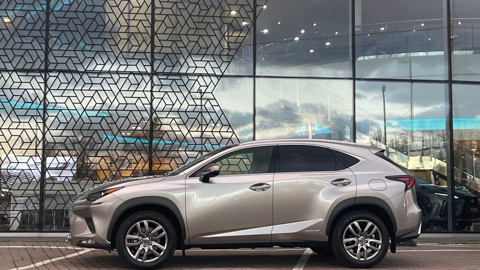 Lexus NX 2018 року, Універсал, Лексус Київ Захід, м.Київ | Фото № 3 Lexus NX 2018 року з пробігом 90243 км, Універсал, Лексус Київ Захід, м.Київ - 1472000 ГРН | Фото № 3