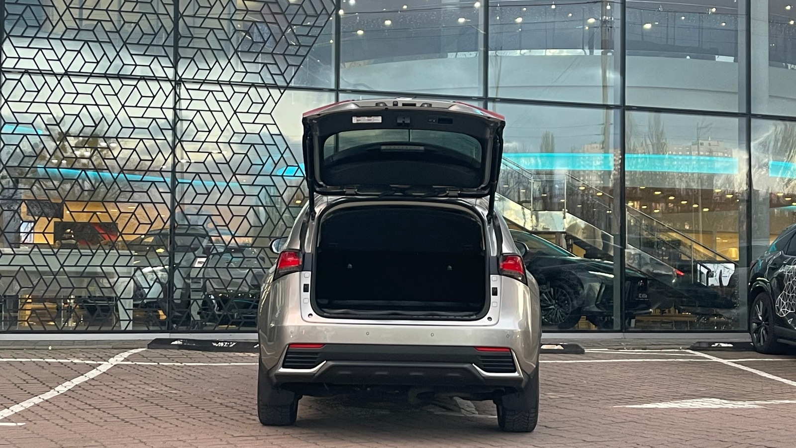 Lexus NX 2018 року, Універсал, Лексус Київ Захід, м.Київ | Фото № 10 Lexus NX 2018 року з пробігом 90243 км, Універсал, Лексус Київ Захід, м.Київ - 1472000 ГРН | Фото № 10