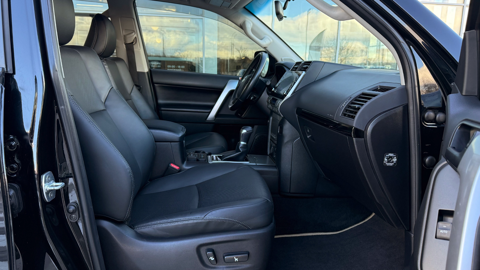 Toyota LAND CRUISER PRADO 2023 року з пробігом 40975 км, Універсал, Тойота Центр Рівне "Агат Авто", м.Рівне - 2199600 ГРН | Фото № 6