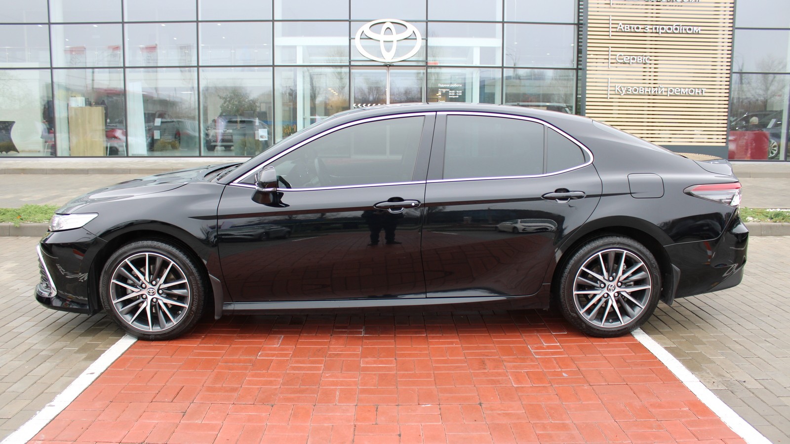 Toyota CAMRY 2022 року з пробігом 71249 км, Седан, Тойота Центр Черкаси "Мотор Сіті", м.Черкаси - 1450000 ГРН | Фото № 3