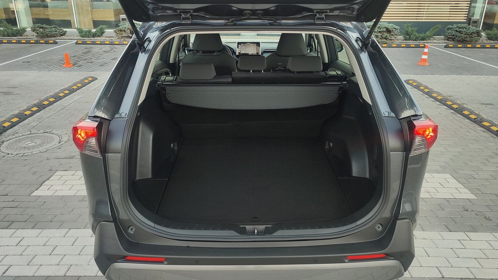 Toyota RAV4 2020 року, Універсал, Тойота Центр Київ "ВіДі Автострада", м.Київ | Фото № 10 Toyota RAV4 2020 року з пробігом 37493 км, Універсал, Тойота Центр Київ "ВіДі Автострада", м.Київ - 1380000 ГРН | Фото № 10