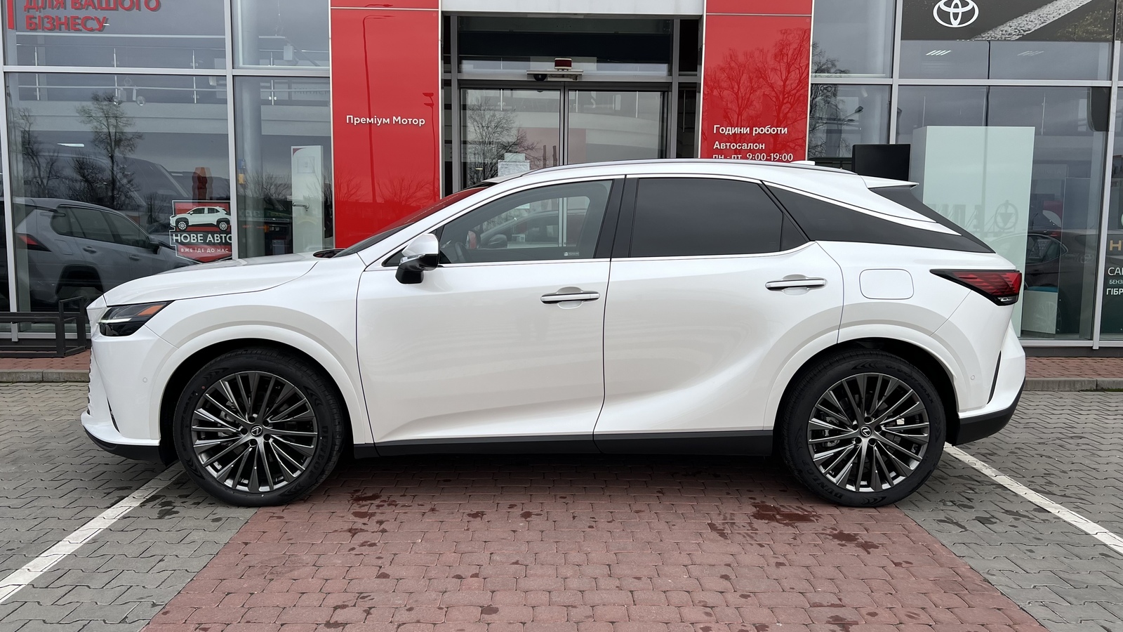 Lexus RX 450h+ 2024 року з пробігом 8908 км, Універсал, Тойота Центр Вінниця "Преміум Мотор", м.Вінниця - 3952500 ГРН | Фото № 3