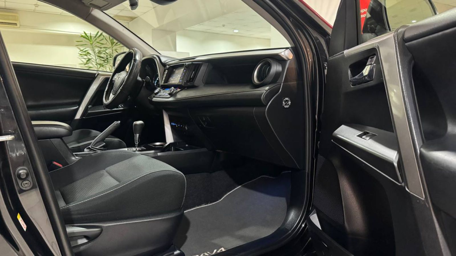 Toyota RAV4 2017 року з пробігом 219000 км, Універсал, Тойота Центр Ужгород "Карат Мотор", м.Ужгород - 930000 ГРН | Фото № 6