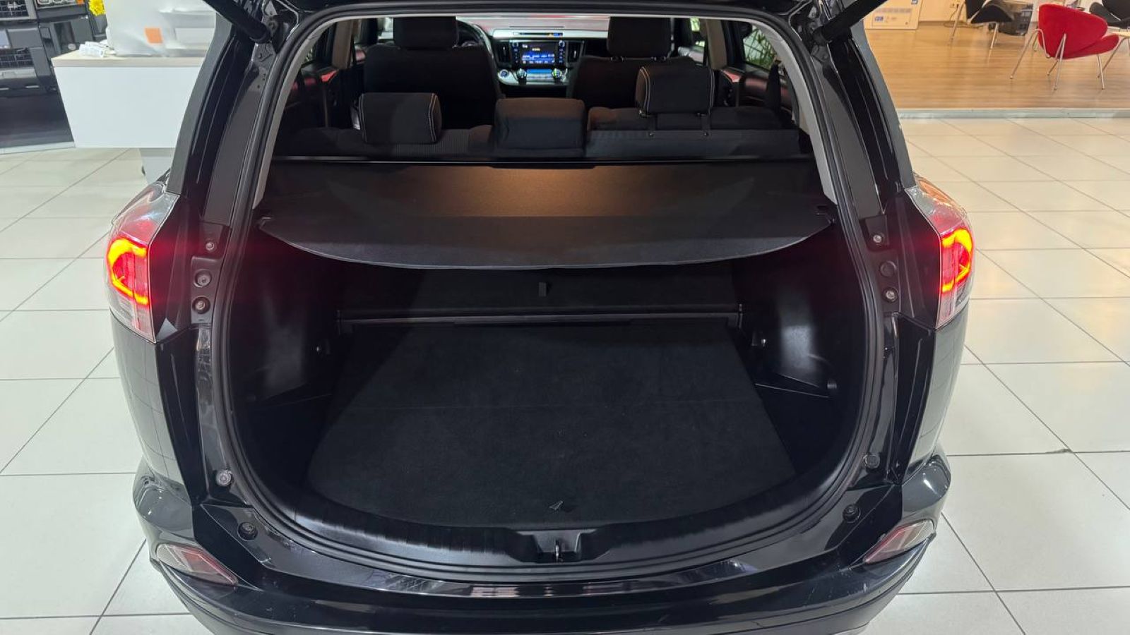 Toyota RAV4 2017 року з пробігом 219000 км, Універсал, Тойота Центр Ужгород "Карат Мотор", м.Ужгород - 930000 ГРН | Фото № 10