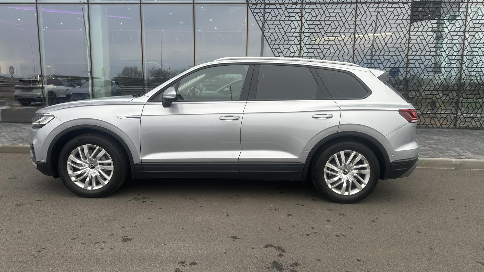 Інші авто VOLKSWAGEN TOUAREG 2020 року з пробігом 88000 км, Універсал, Лексус Київ Аеропорт, м.Київ - 1708201 ГРН | Фото № 3