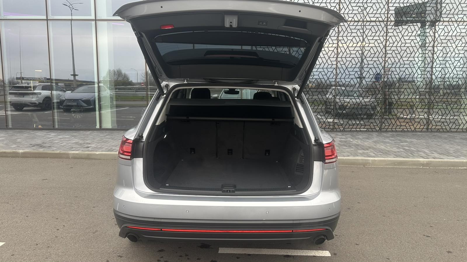 Інші авто VOLKSWAGEN TOUAREG 2020 року з пробігом 88000 км, Універсал, Лексус Київ Аеропорт, м.Київ - 1708201 ГРН | Фото № 10