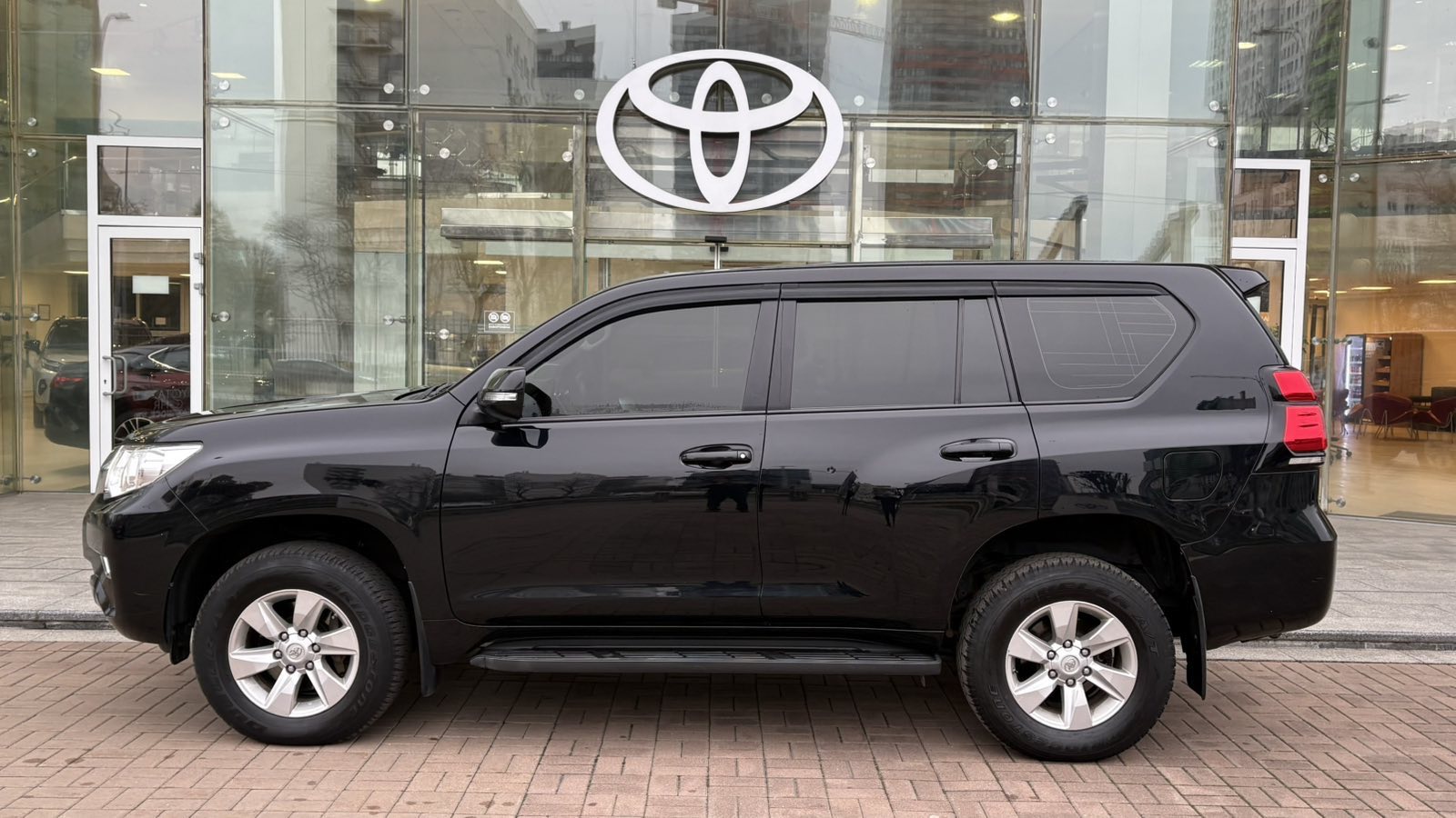 Toyota LAND CRUISER PRADO 2019 року з пробігом 175000 км, Універсал, Тойота Центр Київ "Автосаміт Укравто", м.Київ - 1600500 ГРН | Фото № 3