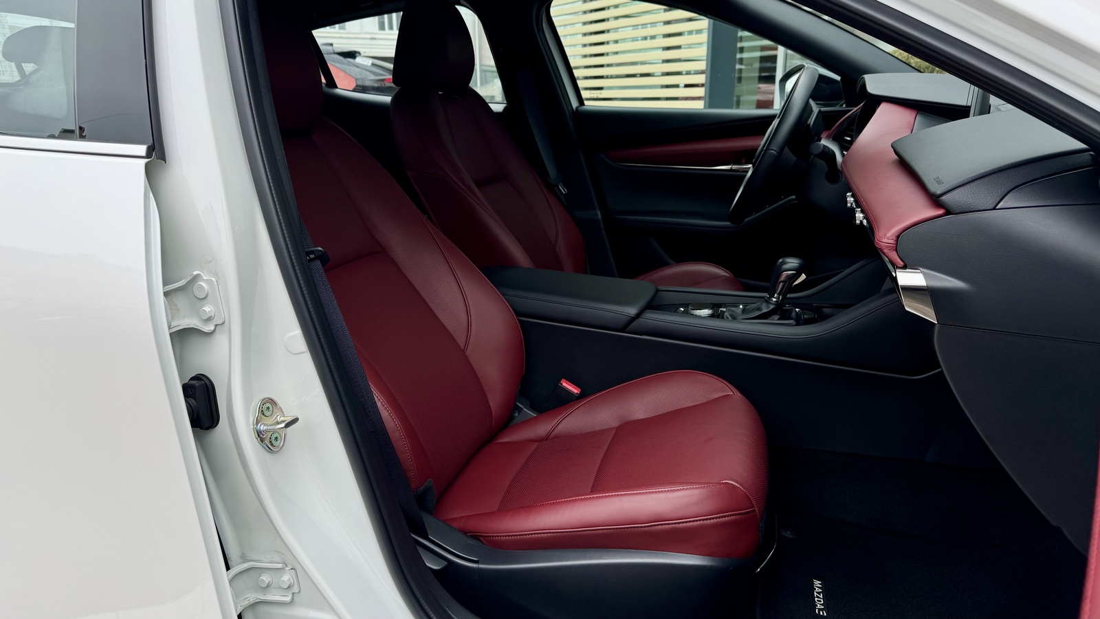 Інші авто MAZDA 3 2024 року, Хетчбек, Тойота Центр Чернігів "Соллі-Плюс", м.Чернігів | Фото № 6 Інші авто MAZDA 3 2024 року з пробігом 5465 км, Хетчбек, Тойота Центр Чернігів "Соллі-Плюс", м.Чернігів - 1081000 ГРН | Фото № 6