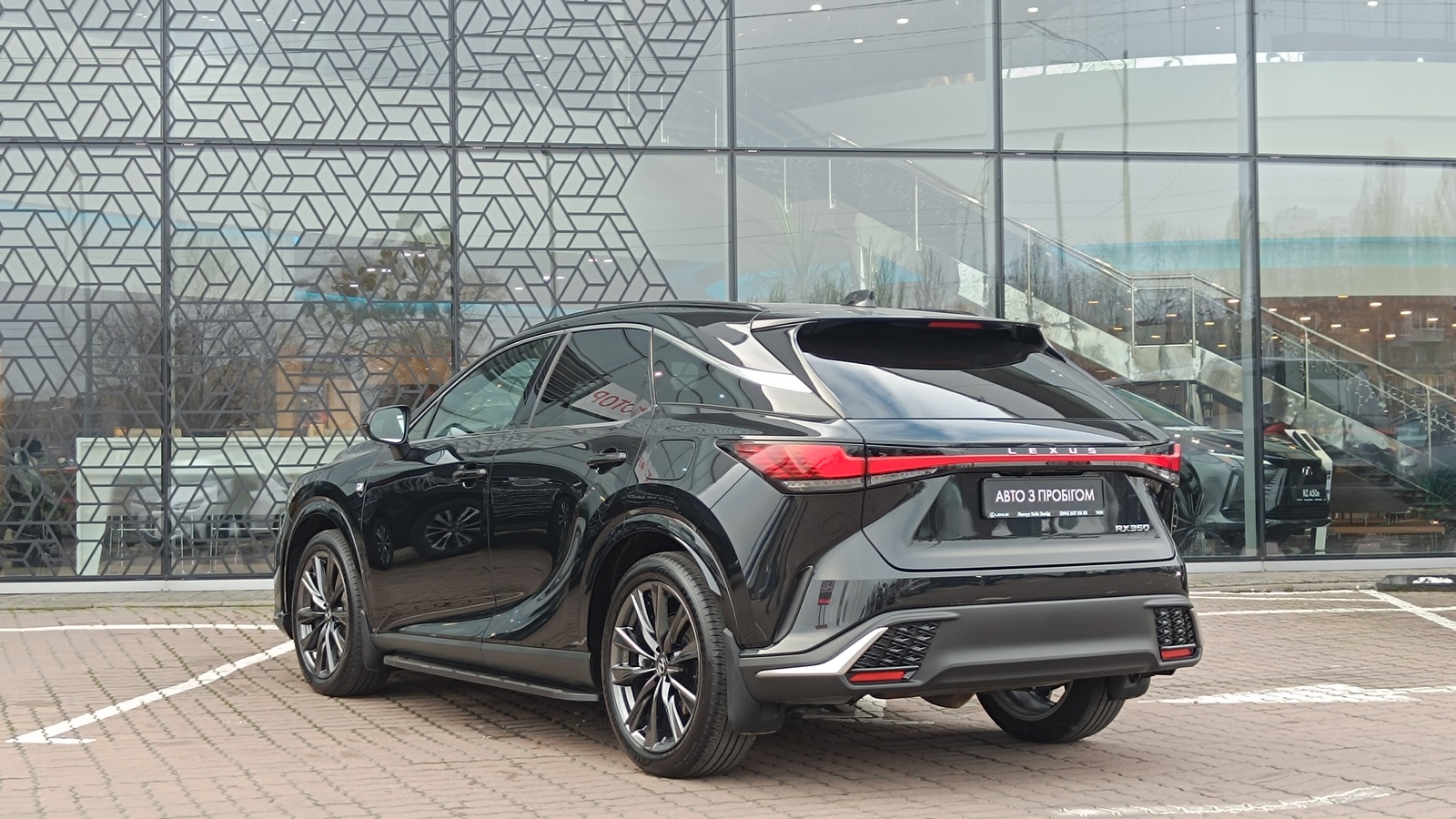 Lexus RX 2022 року з пробігом 19072 км, Універсал, Лексус Київ Захід, м.Київ - 2989000 ГРН | Фото № 2