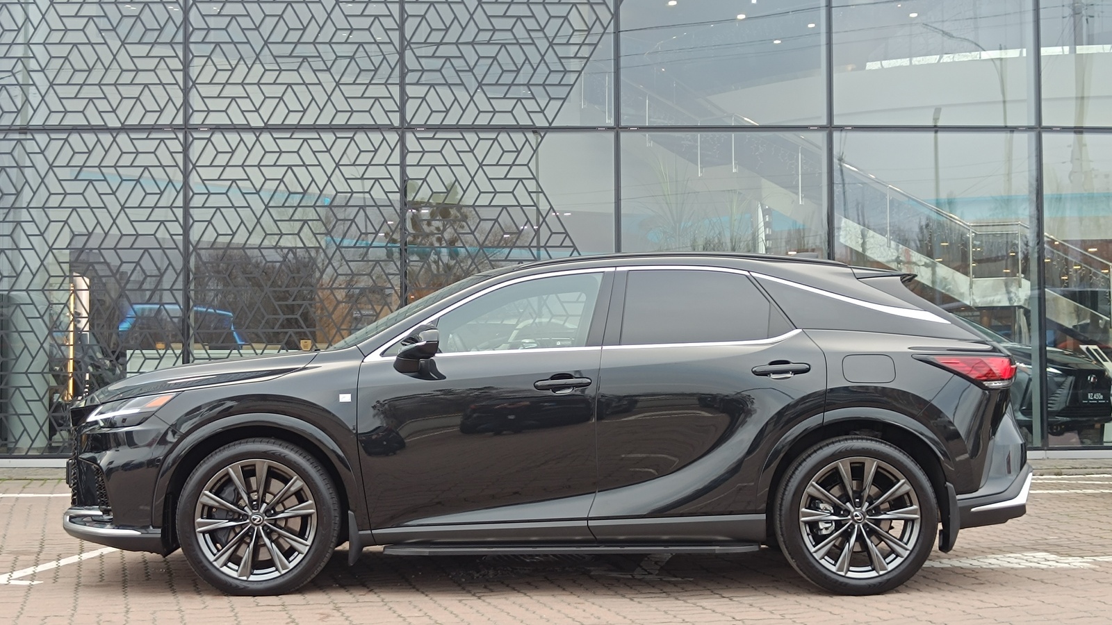 Lexus RX 2022 року з пробігом 19072 км, Універсал, Лексус Київ Захід, м.Київ - 2989000 ГРН | Фото № 3