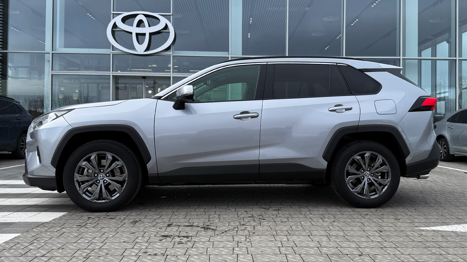 Toyota RAV4 2023 року з пробігом 21907 км, Універсал, Тойота Центр Рівне "Агат Авто", м.Рівне - 1472780 ГРН | Фото № 3