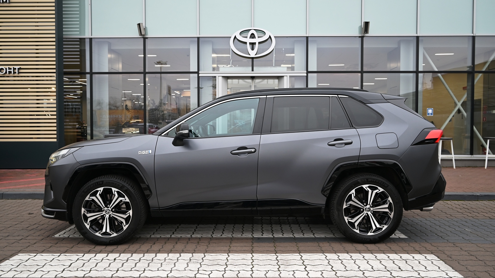 Toyota RAV4 Plug-In 2022 року, Універсал, Тойота Центр Київ "Сіті Плаза", м.Київ | Фото № 3 Toyota RAV4 Plug-In 2022 року з пробігом 105103 км, Універсал, Тойота Центр Київ "Сіті Плаза", м.Київ - 1837875 ГРН | Фото № 3