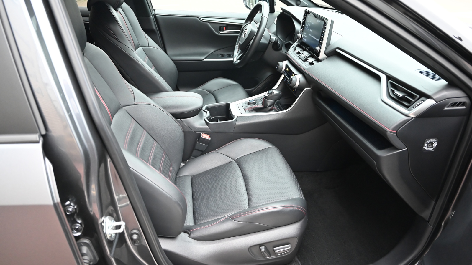 Toyota RAV4 Plug-In 2022 року, Універсал, Тойота Центр Київ "Сіті Плаза", м.Київ | Фото № 6 Toyota RAV4 Plug-In 2022 року з пробігом 105103 км, Універсал, Тойота Центр Київ "Сіті Плаза", м.Київ - 1837875 ГРН | Фото № 6