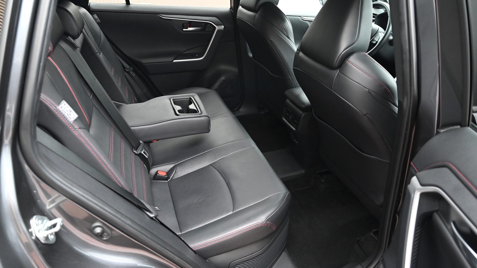 Toyota RAV4 Plug-In 2022 року, Універсал, Тойота Центр Київ "Сіті Плаза", м.Київ | Фото № 7 Toyota RAV4 Plug-In 2022 року з пробігом 105103 км, Універсал, Тойота Центр Київ "Сіті Плаза", м.Київ - 1837875 ГРН | Фото № 7