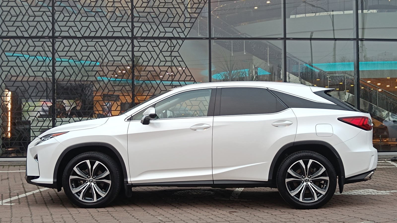 Lexus RX 2018 року з пробігом 168967 км, Універсал, Лексус Київ Захід, м.Київ - 1248000 ГРН | Фото № 3