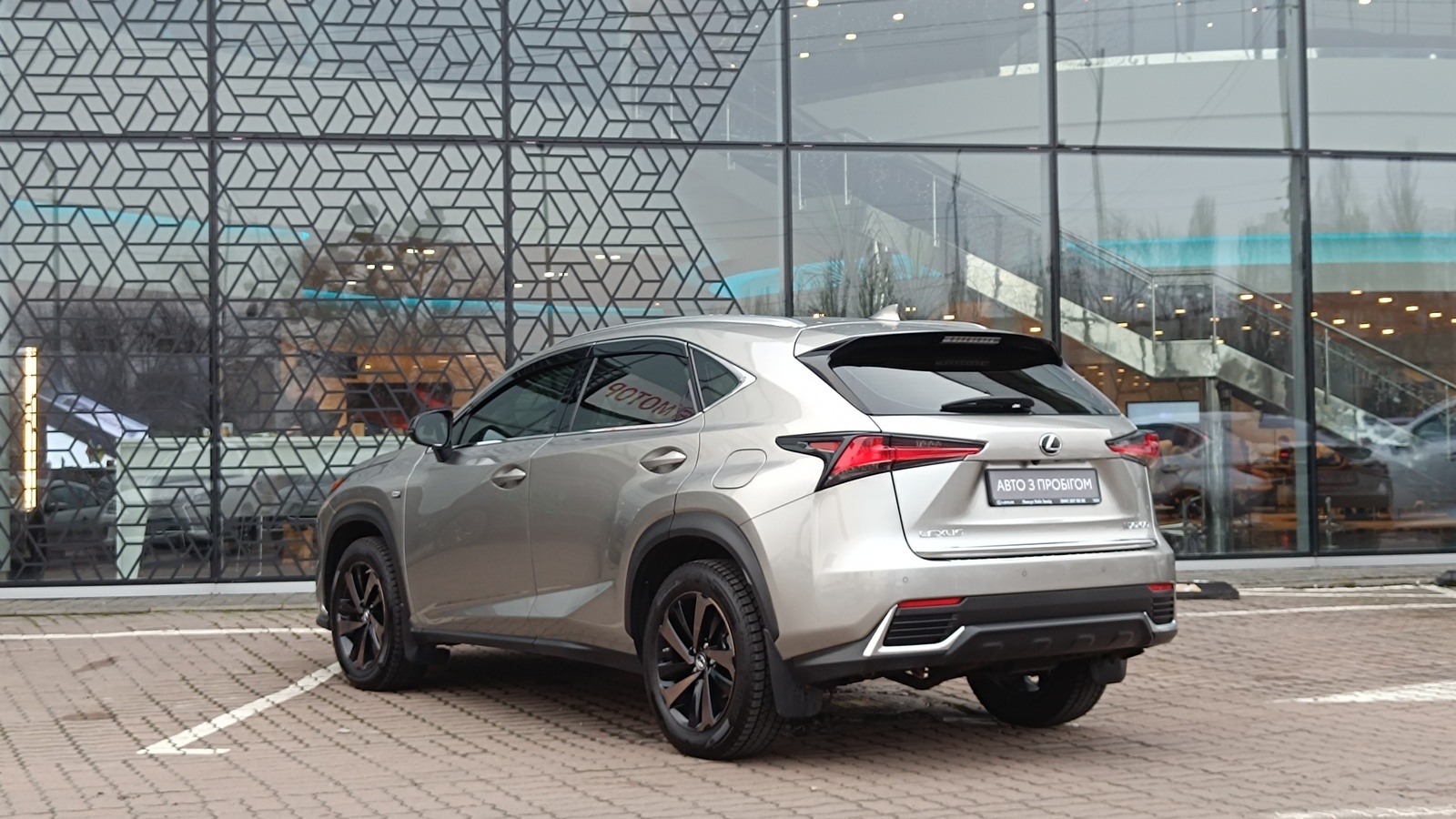 Lexus NX 2020 року з пробігом 36091 км, Універсал, Лексус Київ Захід, м.Київ - 1561000 ГРН | Фото № 2