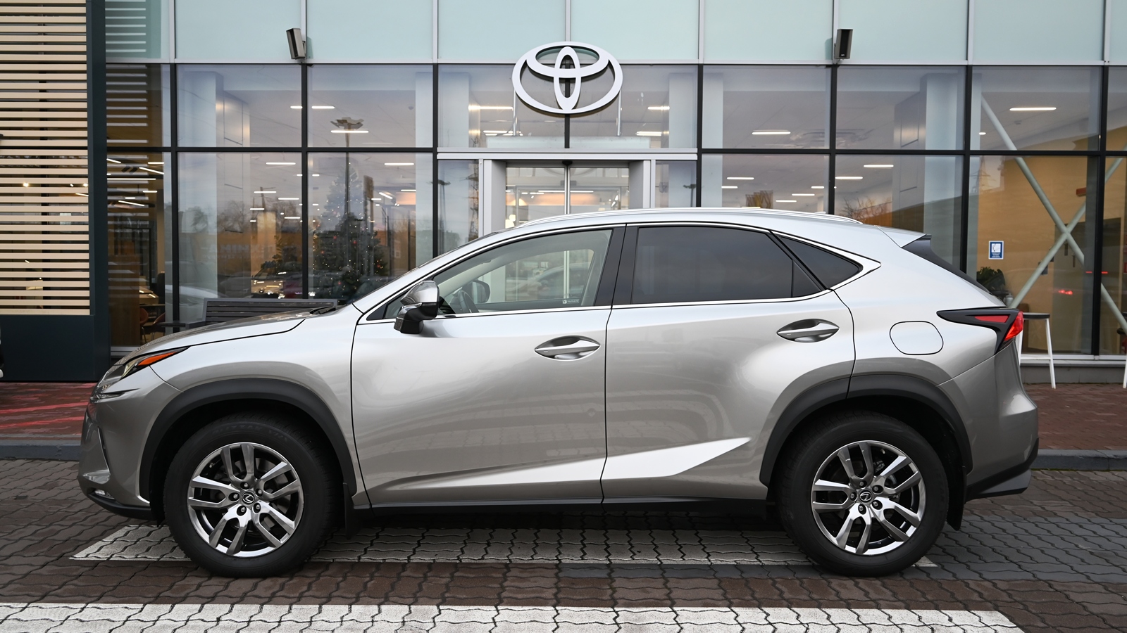 Lexus NX 2019 року з пробігом 66483 км, Універсал, Тойота Центр Київ "Сіті Плаза", м.Київ - 1425541 ГРН | Фото № 3