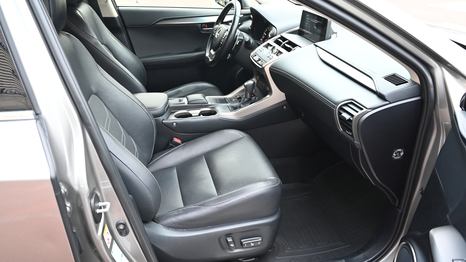 Lexus NX 2019 року з пробігом 66483 км, Універсал, Тойота Центр Київ "Сіті Плаза", м.Київ - 1425541 ГРН | Фото № 6