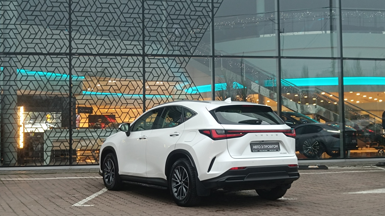 Lexus NX 2022 року з пробігом 38541 км, Універсал, Лексус Київ Захід, м.Київ - 2061000 ГРН | Фото № 2