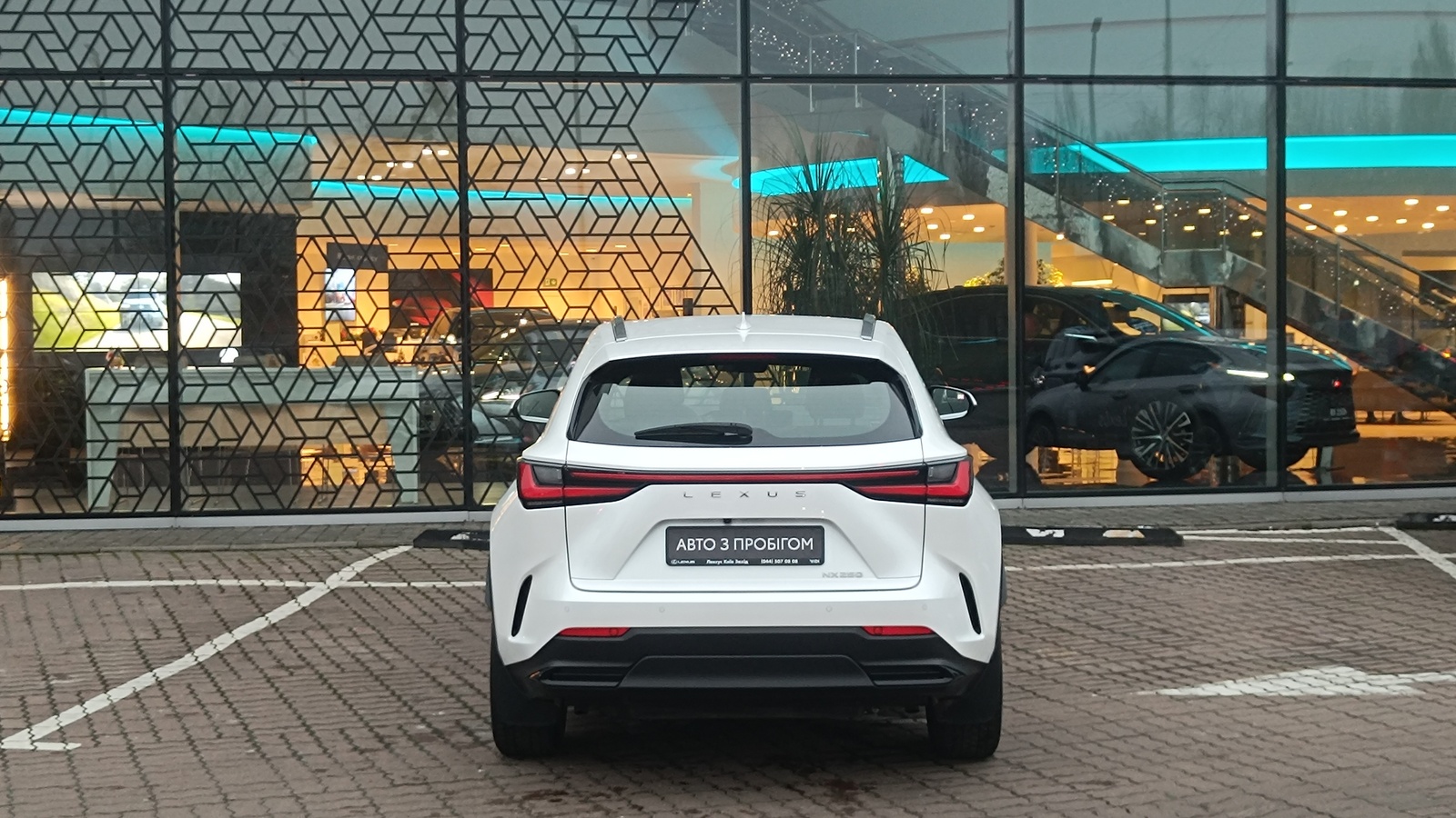 Lexus NX 2022 року з пробігом 38541 км, Універсал, Лексус Київ Захід, м.Київ - 2061000 ГРН | Фото № 4