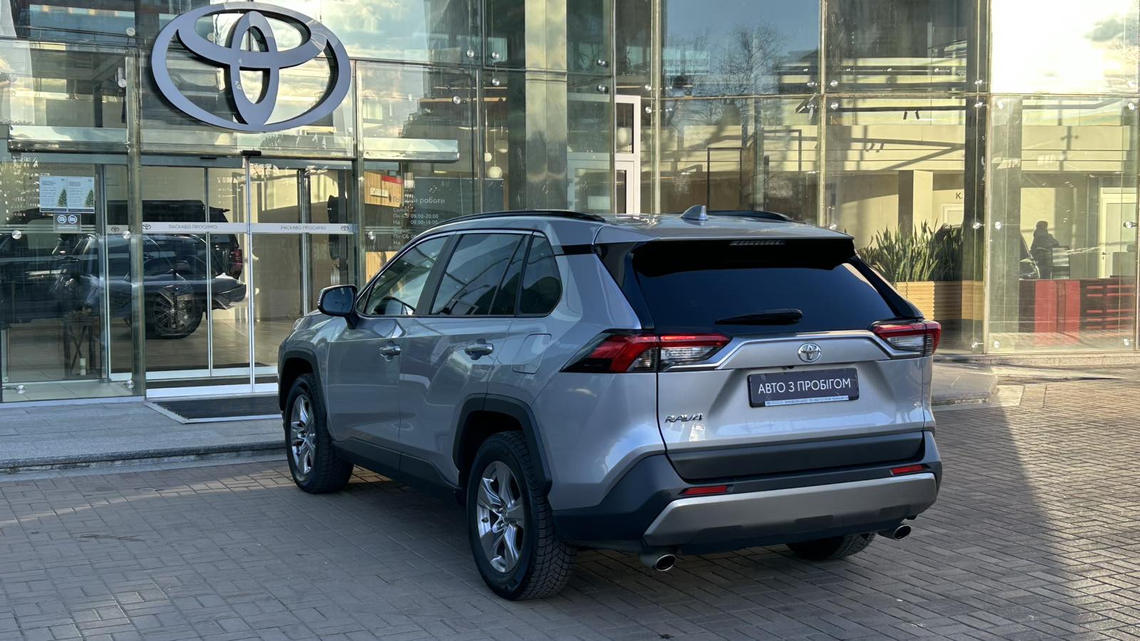 Toyota RAV4 2022 року, Універсал, Тойота Центр Київ "Автосаміт Укравто", м.Київ | Фото № 2 Toyota RAV4 2022 року з пробігом 35752 км, Універсал, Тойота Центр Київ "Автосаміт Укравто", м.Київ - 1410000 ГРН | Фото № 2