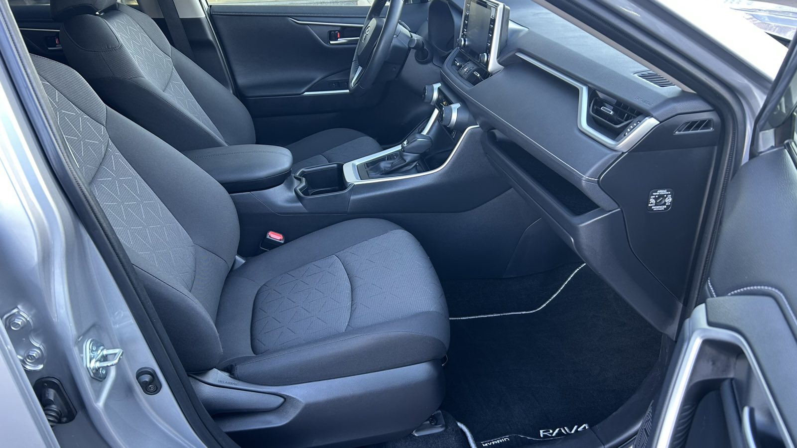 Toyota RAV4 2022 року, Універсал, Тойота Центр Київ "Автосаміт Укравто", м.Київ | Фото № 6 Toyota RAV4 2022 року з пробігом 35752 км, Універсал, Тойота Центр Київ "Автосаміт Укравто", м.Київ - 1410000 ГРН | Фото № 6