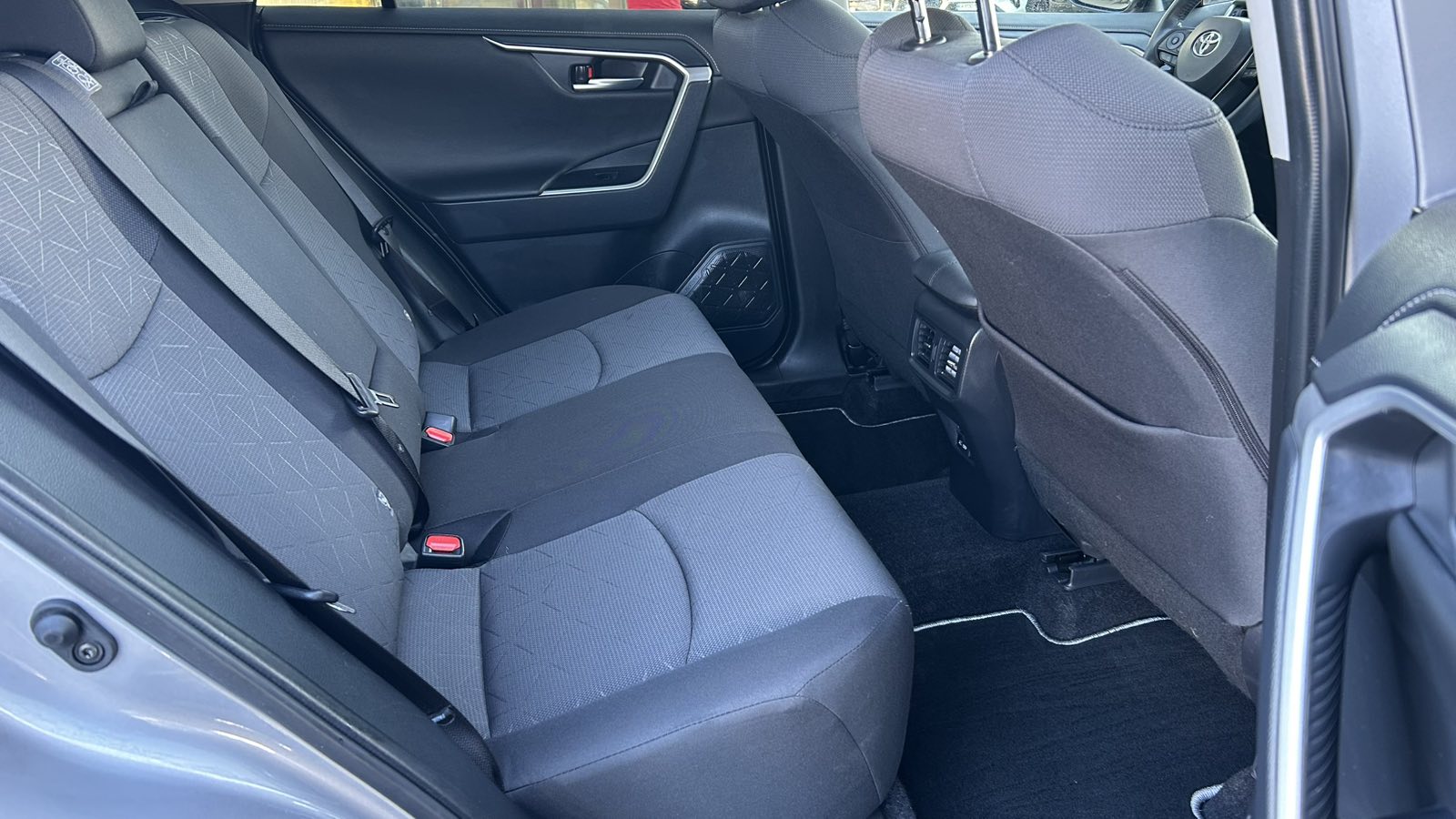 Toyota RAV4 2022 року, Універсал, Тойота Центр Київ "Автосаміт Укравто", м.Київ | Фото № 7 Toyota RAV4 2022 року з пробігом 35752 км, Універсал, Тойота Центр Київ "Автосаміт Укравто", м.Київ - 1410000 ГРН | Фото № 7