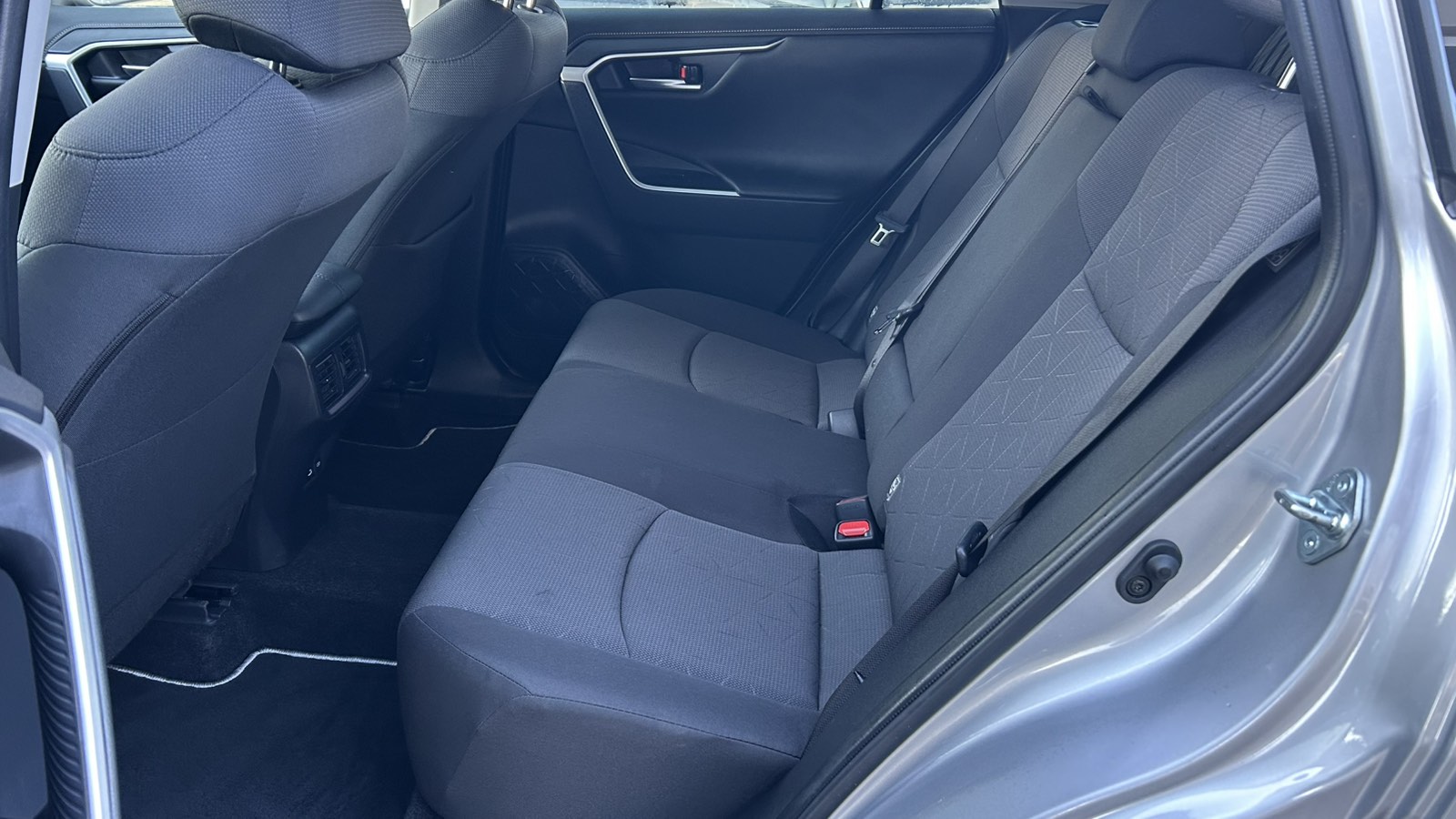 Toyota RAV4 2022 року, Універсал, Тойота Центр Київ "Автосаміт Укравто", м.Київ | Фото № 11 Toyota RAV4 2022 року з пробігом 35752 км, Універсал, Тойота Центр Київ "Автосаміт Укравто", м.Київ - 1410000 ГРН | Фото № 11