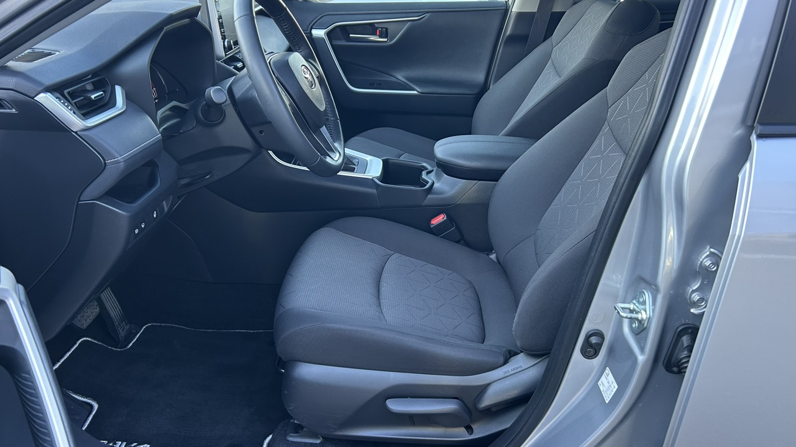 Toyota RAV4 2022 року, Універсал, Тойота Центр Київ "Автосаміт Укравто", м.Київ | Фото № 12 Toyota RAV4 2022 року з пробігом 35752 км, Універсал, Тойота Центр Київ "Автосаміт Укравто", м.Київ - 1410000 ГРН | Фото № 12