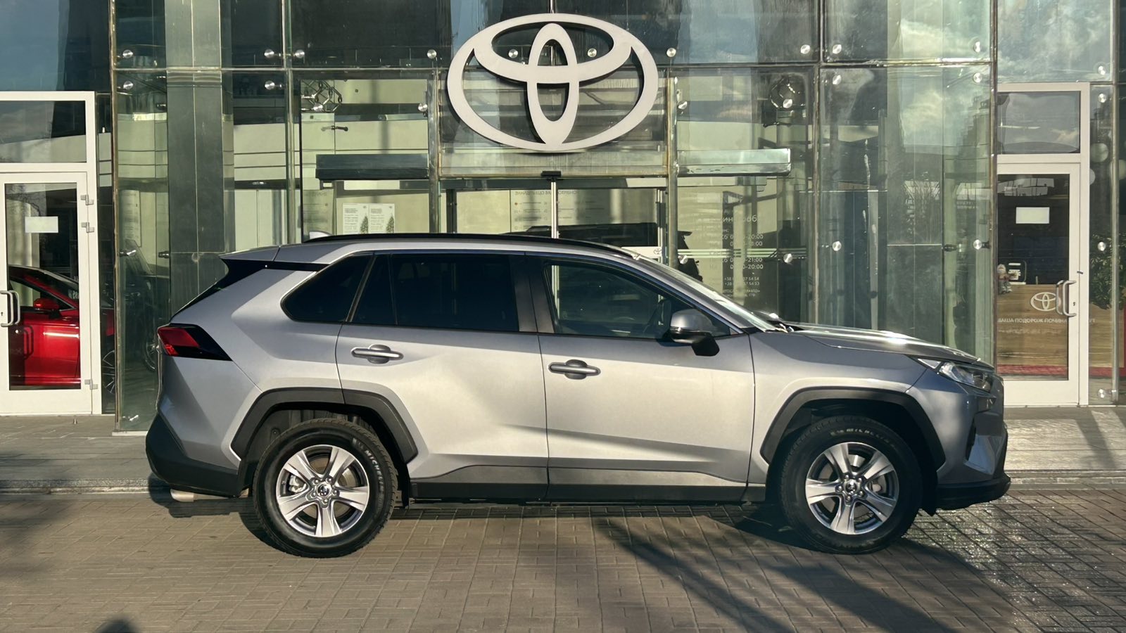 Toyota RAV4 2022 року, Універсал, Тойота Центр Київ "Автосаміт Укравто", м.Київ | Фото № 16 Toyota RAV4 2022 року з пробігом 35752 км, Універсал, Тойота Центр Київ "Автосаміт Укравто", м.Київ - 1410000 ГРН | Фото № 16