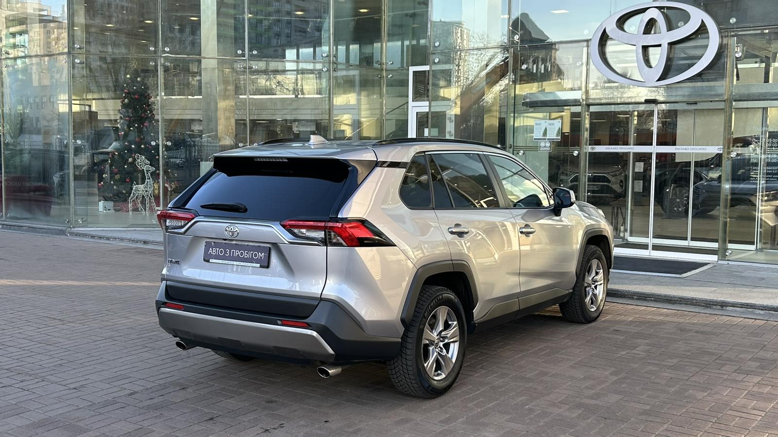 Toyota RAV4 2022 року, Універсал, Тойота Центр Київ "Автосаміт Укравто", м.Київ | Фото № 17 Toyota RAV4 2022 року з пробігом 35752 км, Універсал, Тойота Центр Київ "Автосаміт Укравто", м.Київ - 1410000 ГРН | Фото № 17
