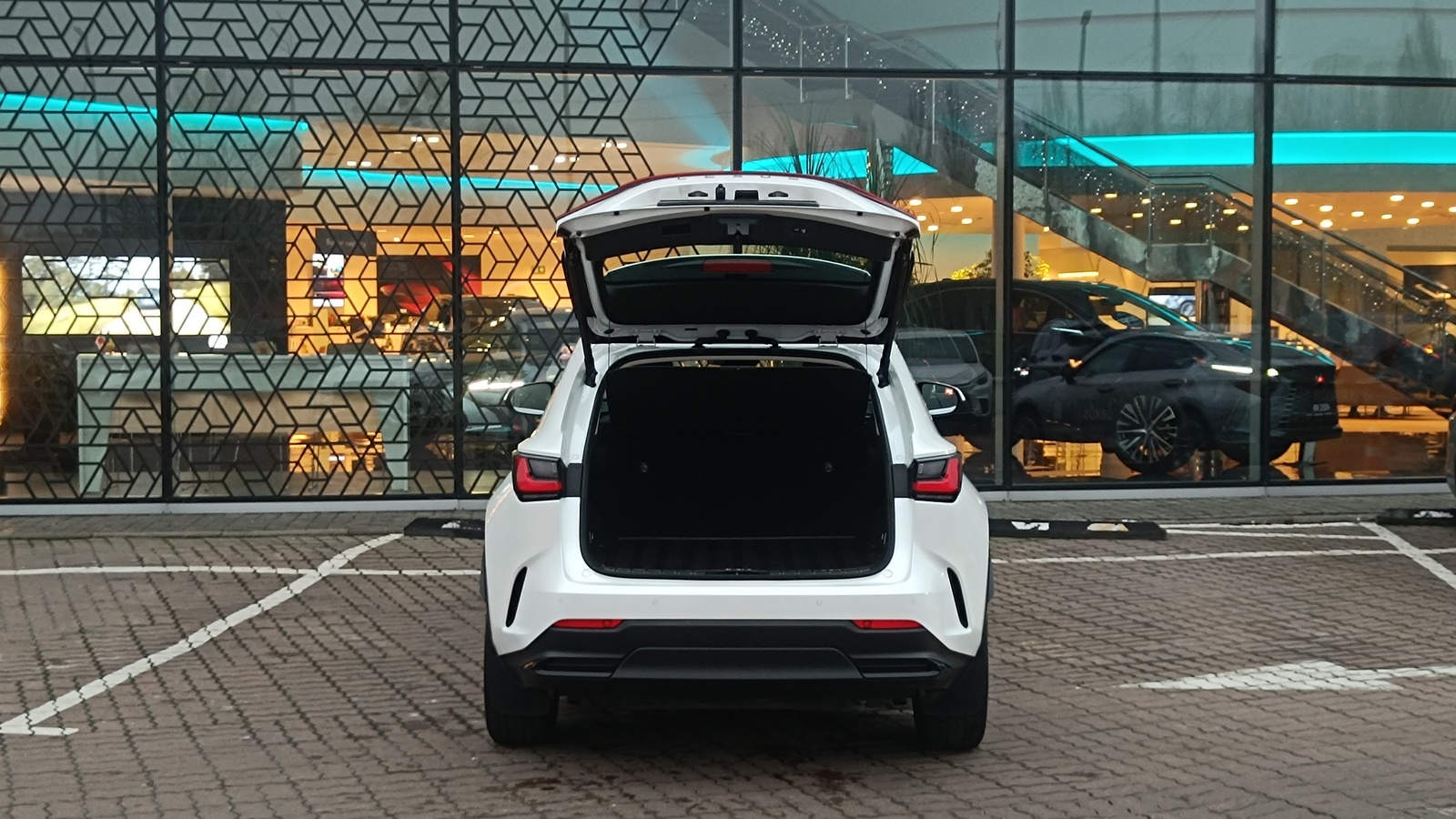 Lexus NX 2022 року з пробігом 38541 км, Універсал, Лексус Київ Захід, м.Київ - 2061000 ГРН | Фото № 10