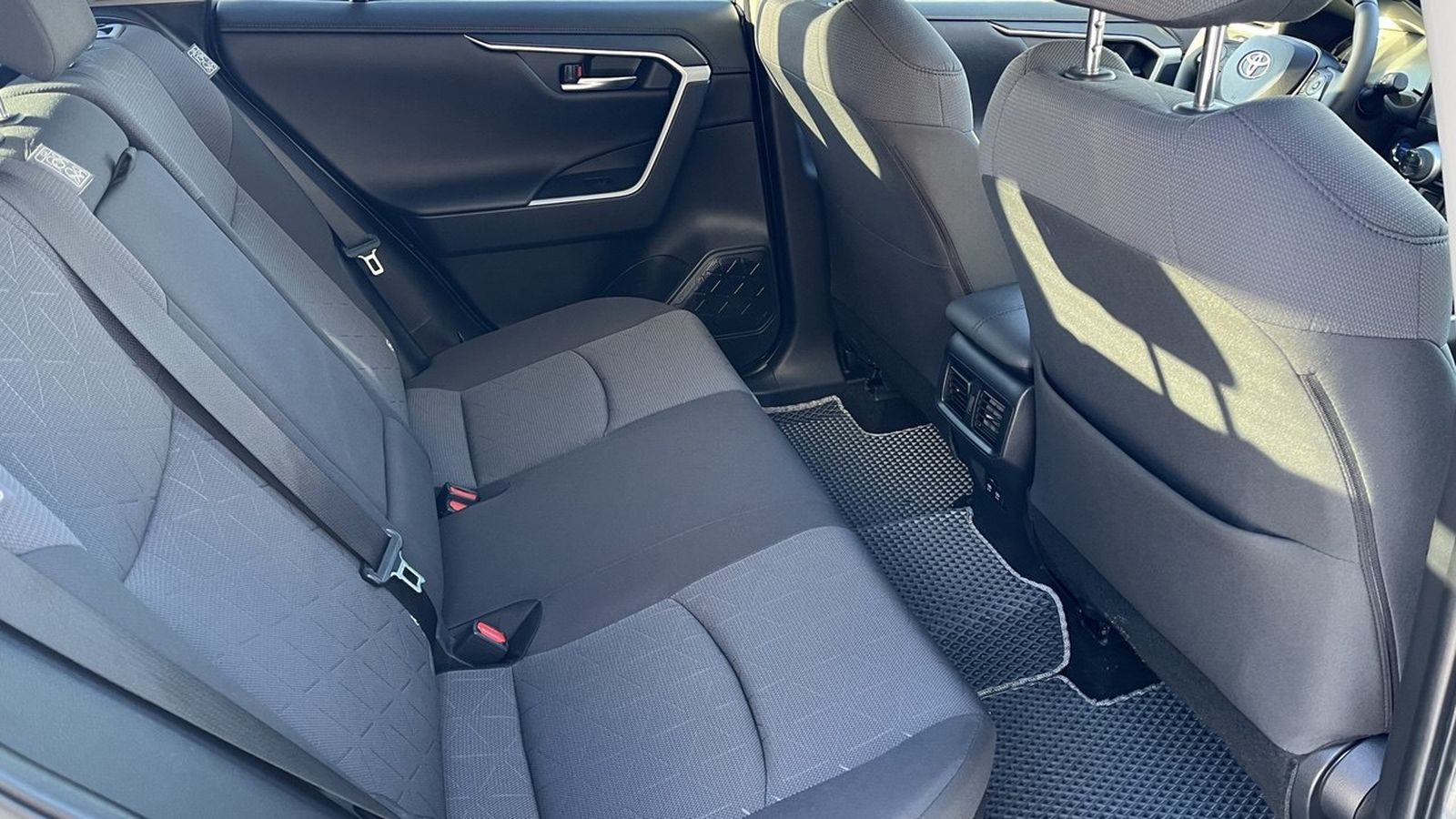 Toyota RAV4 2020 року, Універсал, Тойота Центр Хмельницький "Гранд Мотор", м.Хмельницький | Фото № 7 Toyota RAV4 2020 року з пробігом 102472 км, Універсал, Тойота Центр Хмельницький "Гранд Мотор", м.Хмельницький - 1236000 ГРН | Фото № 7