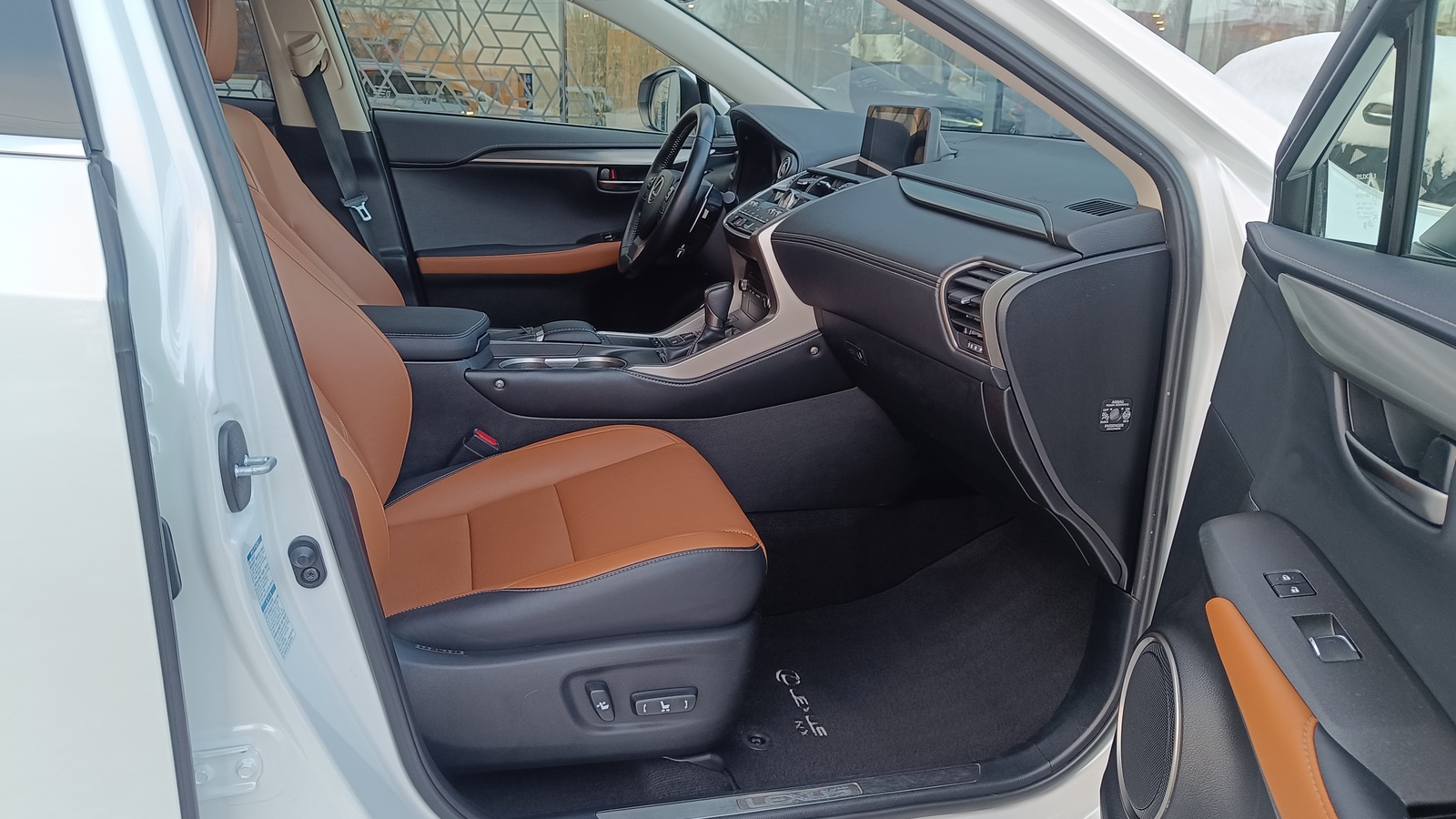 Lexus NX 2019 року з пробігом 69946 км, Універсал, Лексус Київ Захід, м.Київ - 1549000 ГРН | Фото № 6