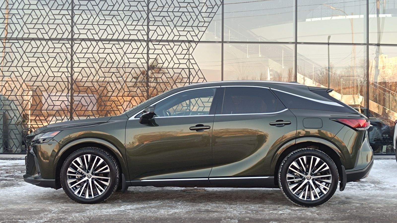 Lexus RX 2023 року з пробігом 37404 км, Універсал, Лексус Київ Захід, м.Київ - 2913000 ГРН | Фото № 3