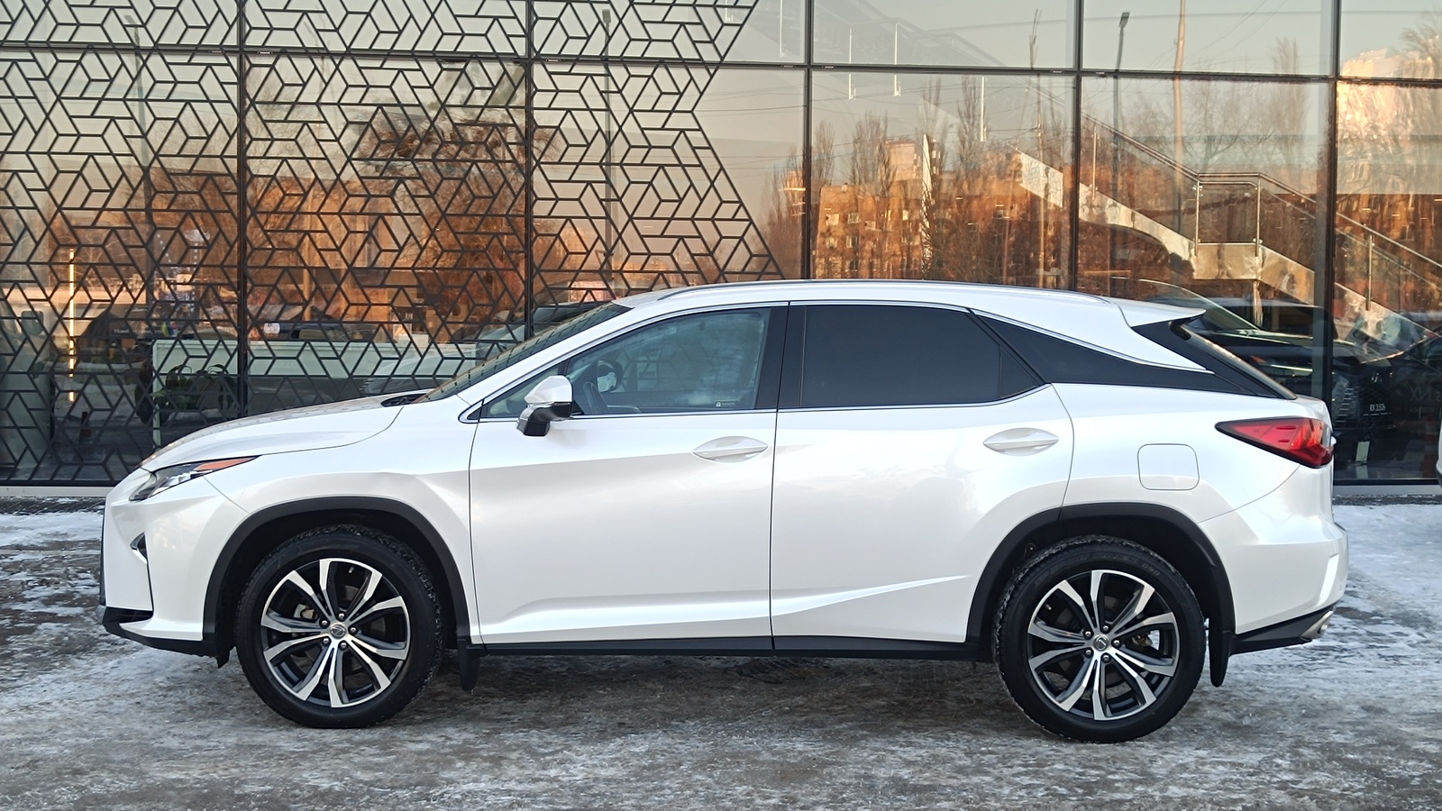 Lexus RX 2017 року з пробігом 37026 км, Універсал, Лексус Київ Захід, м.Київ - 1676000 ГРН | Фото № 3