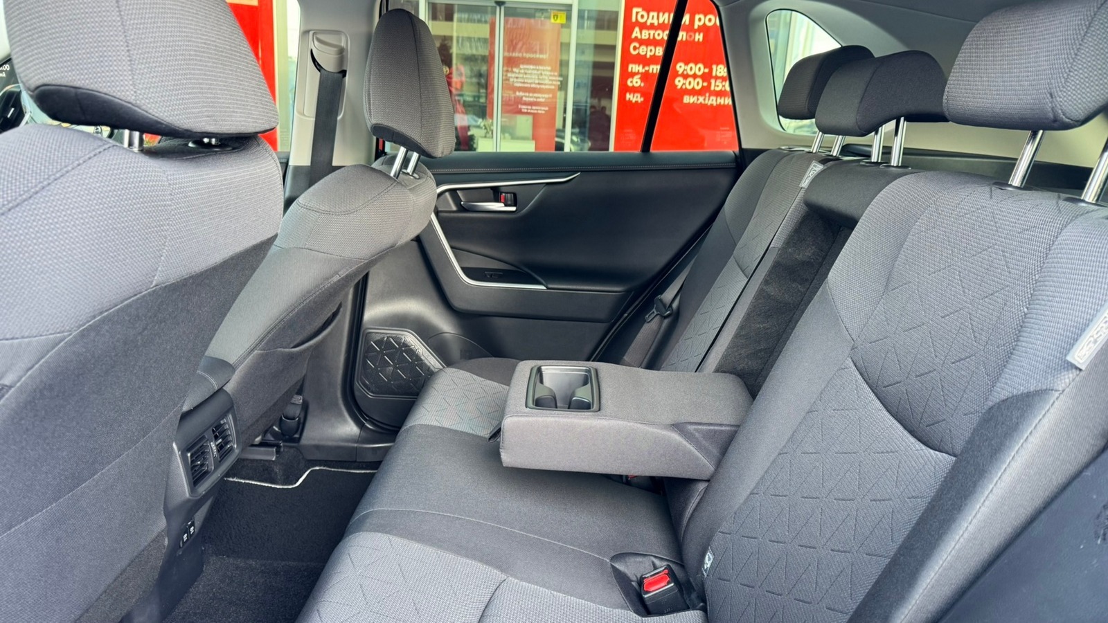 Toyota RAV4 2020 року, Універсал, Тойота Центр Івано-Франківськ "Класик-Авто", м.Івано-Франківськ | Фото № 11 Toyota RAV4 2020 року з пробігом 72134 км, Універсал, Тойота Центр Івано-Франківськ "Класик-Авто", м.Івано-Франківськ - 1372000 ГРН | Фото № 11