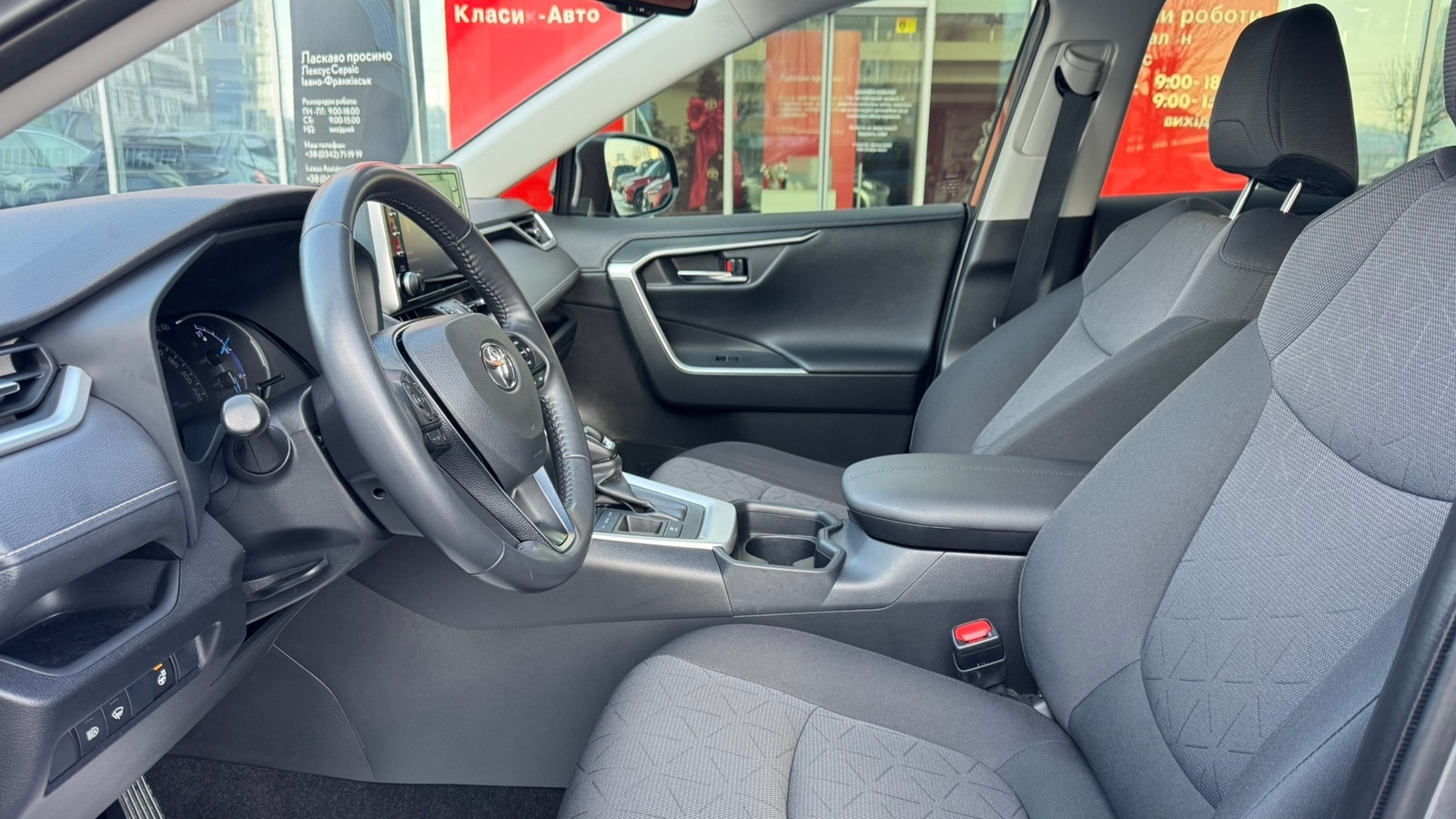 Toyota RAV4 2020 року, Універсал, Тойота Центр Івано-Франківськ "Класик-Авто", м.Івано-Франківськ | Фото № 12 Toyota RAV4 2020 року з пробігом 72134 км, Універсал, Тойота Центр Івано-Франківськ "Класик-Авто", м.Івано-Франківськ - 1372000 ГРН | Фото № 12