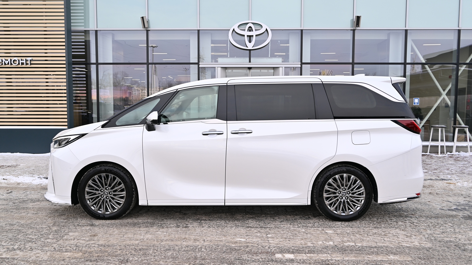 Lexus LM 350h 2025 року з пробігом 10175 км, Мінівен, Тойота Центр Київ "Сіті Плаза", м.Київ - 4482400 ГРН | Фото № 3