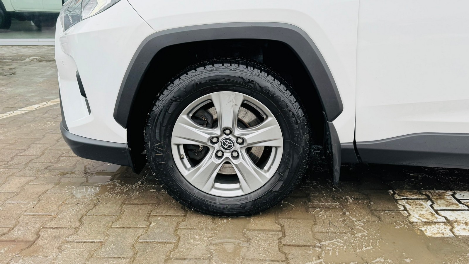 Toyota RAV4 2023 року, Універсал, Тойота Центр Тернопіль "Кристал Моторс", м.Тернопіль | Фото № 16 Toyota RAV4 2023 року з пробігом 116921 км, Універсал, Тойота Центр Тернопіль "Кристал Моторс", м.Тернопіль - 1280000 ГРН | Фото № 16